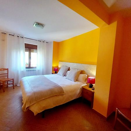 Velilla del Rio Carrion Hotel Rural Orquidea מראה חיצוני תמונה